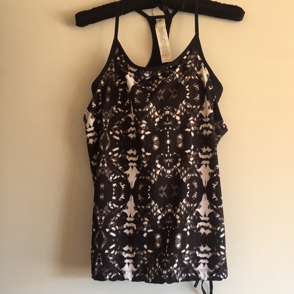 Fabletics Tops - Fablectics Sports top with built in bra Size Small
